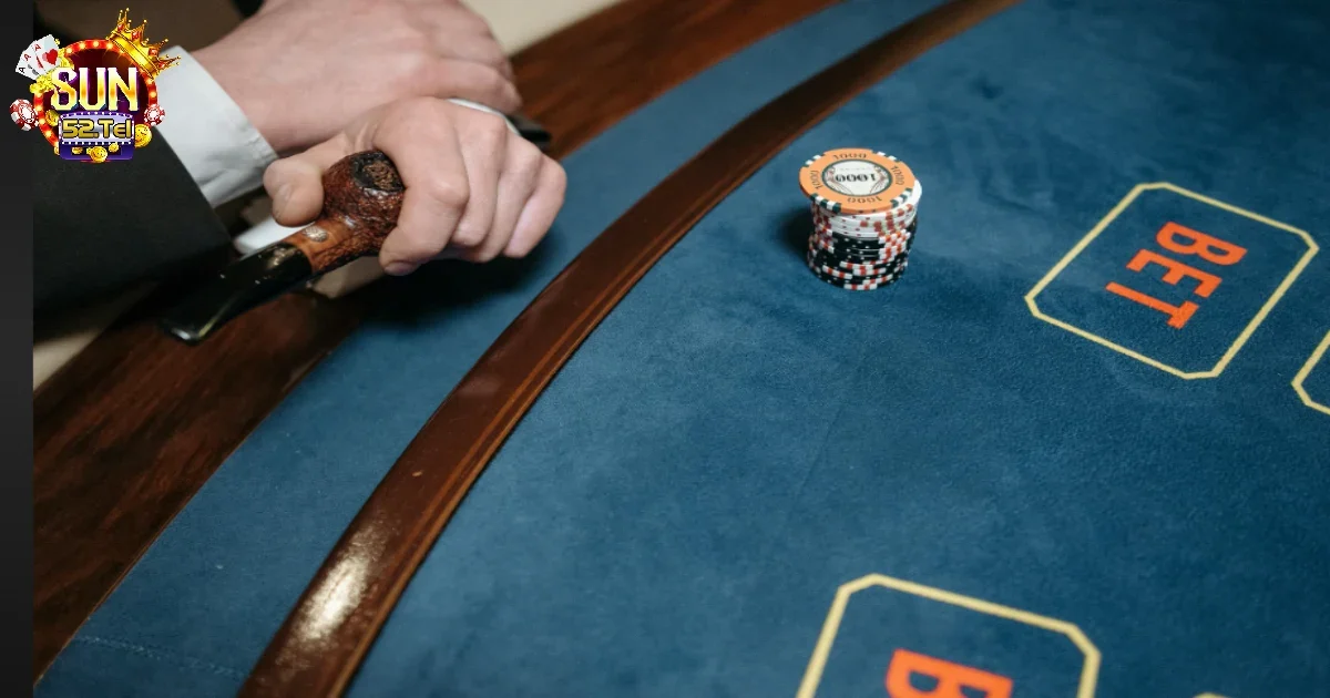 Tìm hiểu cách chia bài Poker theo từng vòng cược